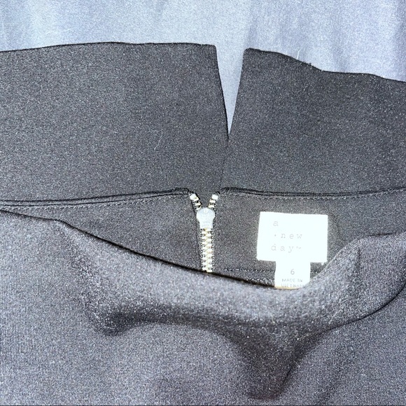 Black pencil skirt - Picture 2 of 3